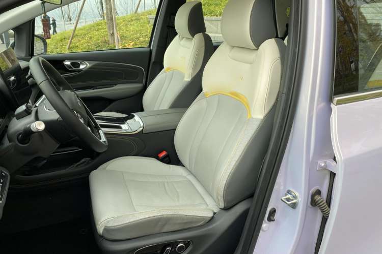 Used AION V 2023 Plus 70 Smart Enjoyment Seven-Seater Edition Ternary Lithium Left Front Seat