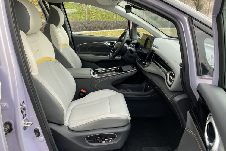 Used AION V 2023 Plus 70 Smart Enjoyment Seven-Seater Edition Ternary Lithium Right Front Seat