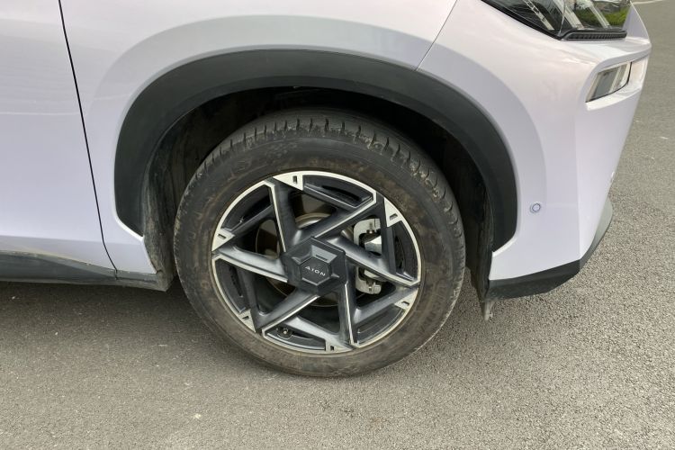 Used AION V 2023 Plus 70 Smart Enjoyment Seven-Seater Edition Ternary Lithium Right Rear Wheel Hub