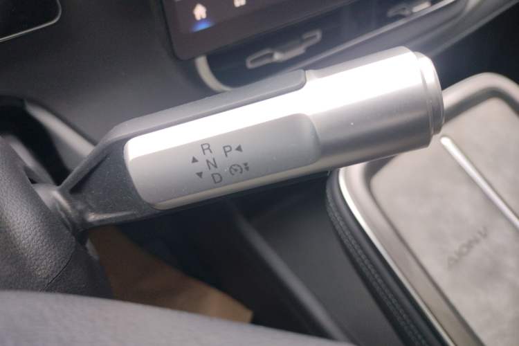 Used AION V 2023 Plus 80 Smart Technology Edition Ternary Lithium Gear Lever