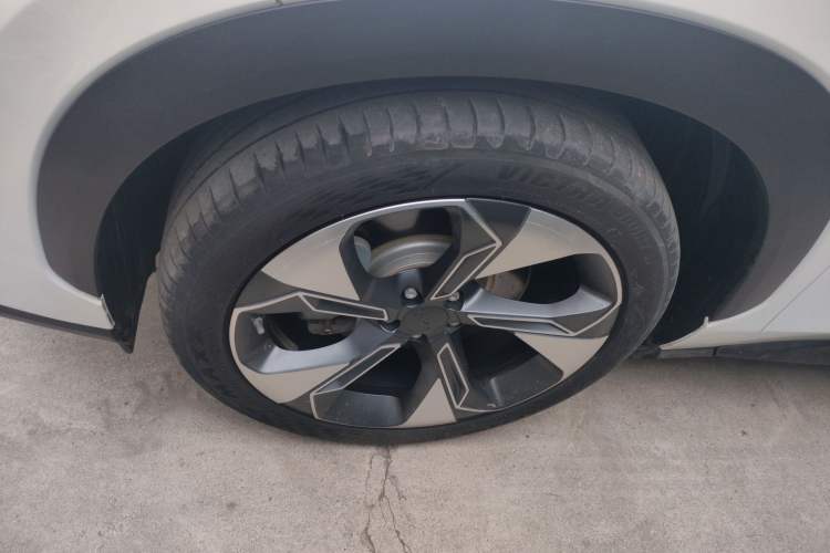 Used AION V 2023 Plus 80 Smart Technology Edition Ternary Lithium Left Front Wheel Hub