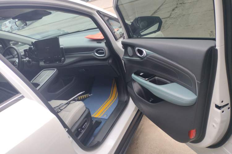 Used AION V 2023 Plus 80 Smart Technology Edition Ternary Lithium Right Front Door Interior
