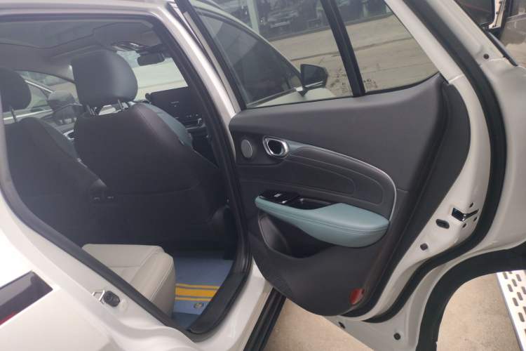 Used AION V 2023 Plus 80 Smart Technology Edition Ternary Lithium Right Rear Door Interior