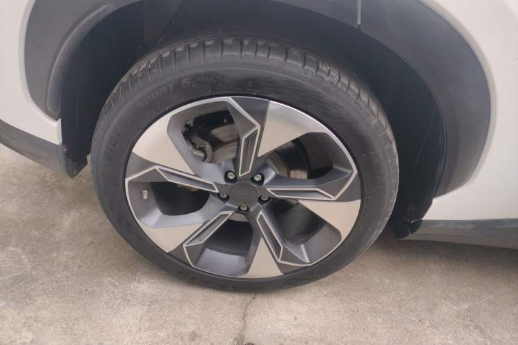 Used AION V 2023 Plus 80 Smart Technology Edition Ternary Lithium Right Rear Wheel Hub