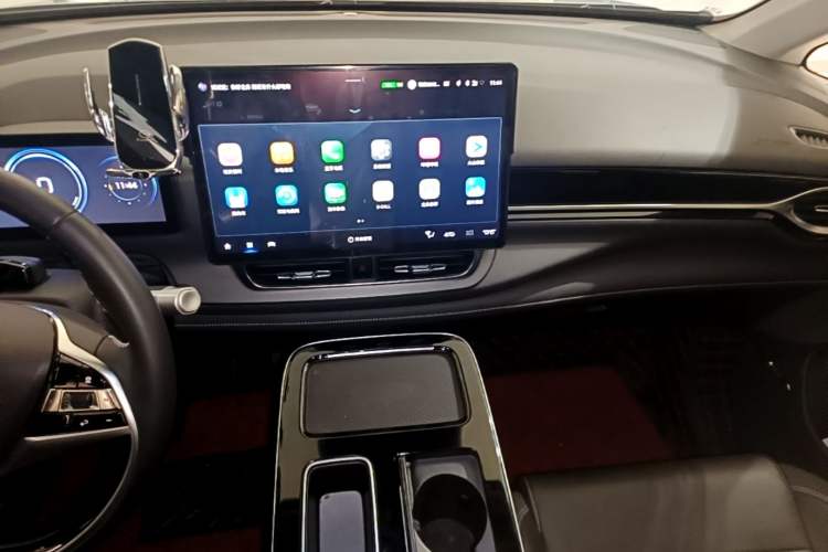Used AION V 2023 Plus 70 Smart Enjoyment Seven-Seater Edition Ternary Lithium Audio And AC Panel