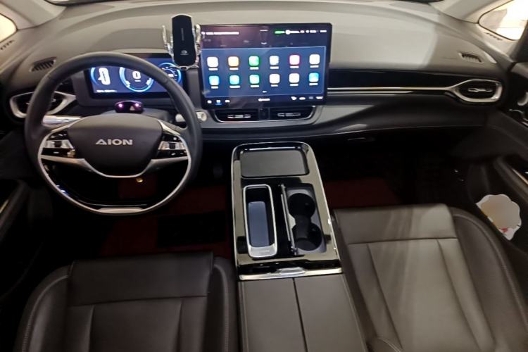 Used AION V 2023 Plus 70 Smart Enjoyment Seven-Seater Edition Ternary Lithium Center Console