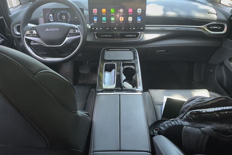 Used AION V 2023 Plus 70 Smart Enjoyment Seven-Seater Edition Ternary Lithium Center Console