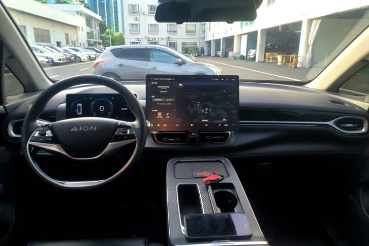 Used AION V 2023 Plus 70 Super Fast Charging Version Ternary Lithium Center Console