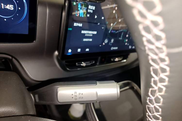 Used AION V 2023 Plus 70 Smart Enjoyment Seven-Seater Edition Ternary Lithium Gear Lever