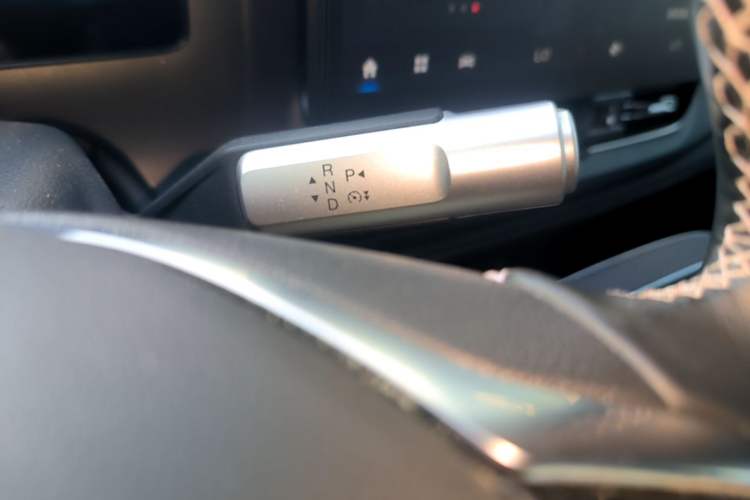 Used AION V 2023 Plus 70 Super Fast Charging Version Ternary Lithium Gear Lever