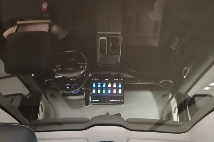 Used AION V 2023 Plus 70 Smart Enjoyment Seven-Seater Edition Ternary Lithium Headliner