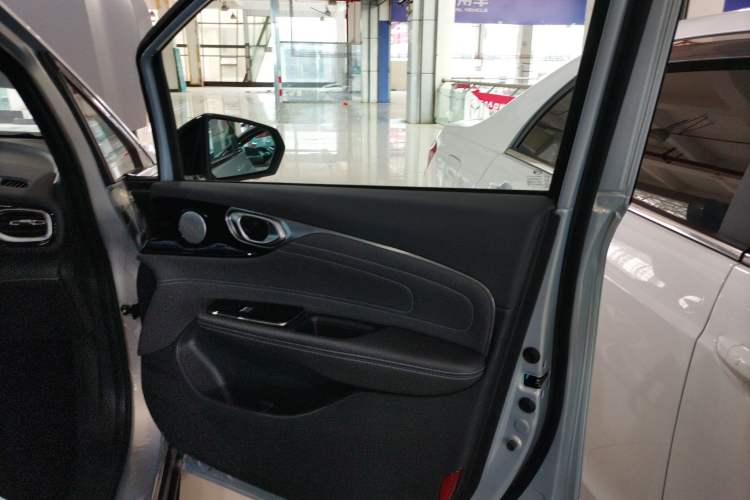 Used AION V 2023 Plus 70 Smart Tech Edition Lithium Iron Phosphate Interior 2