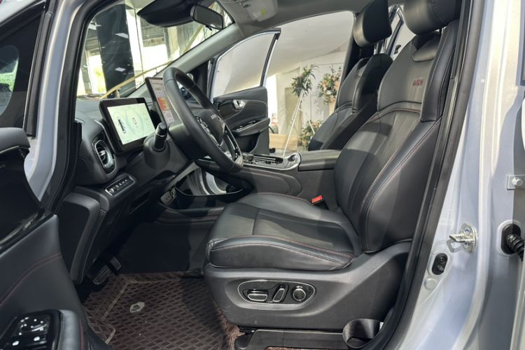 Used AION V 2023 Updated Plus 70 Intelligent Edition Lithium Iron Phosphate Interior 2