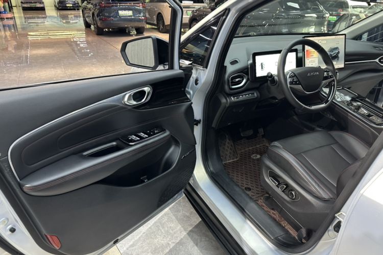 Used AION V 2023 Updated Plus 70 Intelligent Edition Lithium Iron Phosphate Interior 4