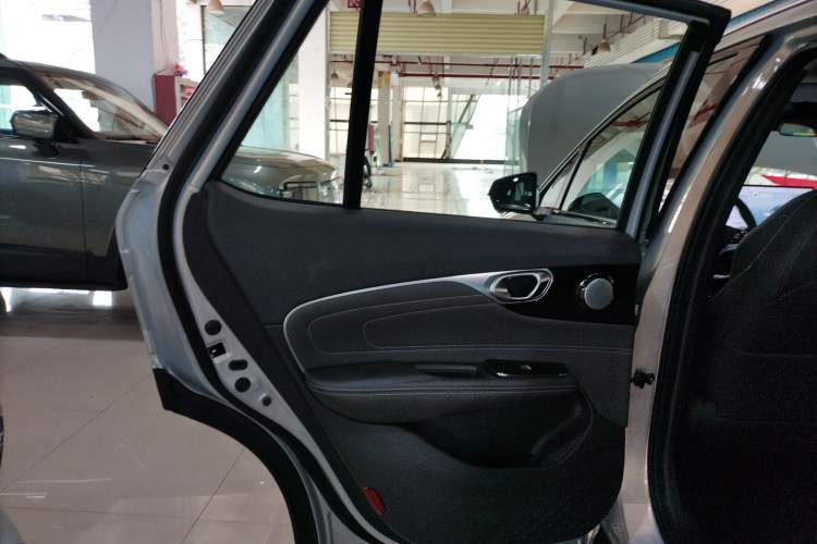 Used AION V 2023 Plus 70 Smart Tech Edition Lithium Iron Phosphate Interior 5
