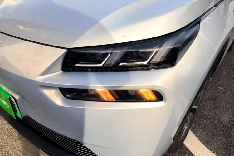 Used AION V 2023 Plus 70 Super Fast Charging Version Ternary Lithium Left Front Headlight