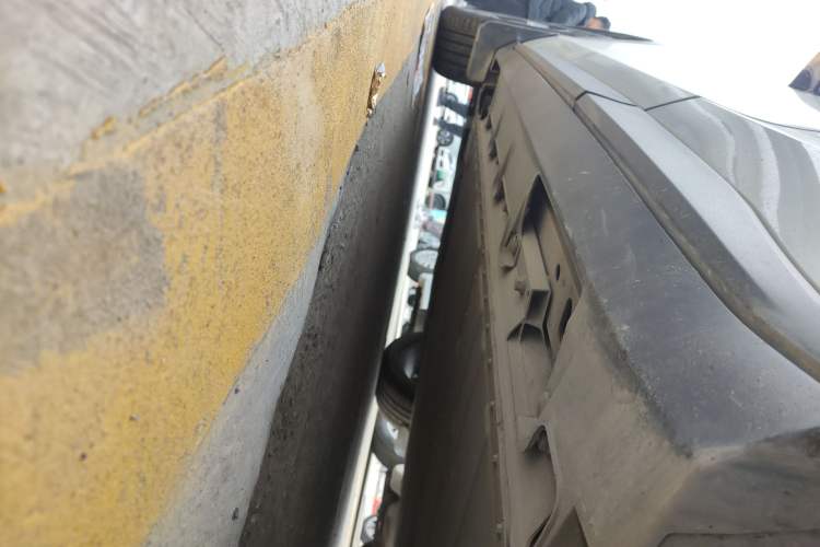Used AION V 2023 Plus 70 Smart Tech Edition Lithium Iron Phosphate Left Side Sill