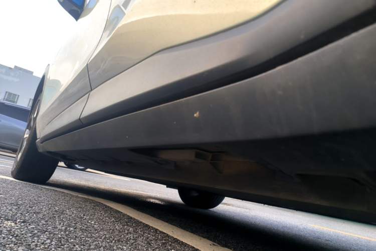 Used AION V 2023 Plus 70 Super Fast Charging Version Ternary Lithium Left Side Sill