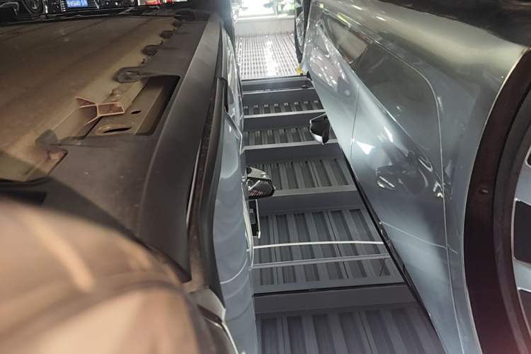 Used AION V 2023 Plus 70 Seven-seater Business Edition Left Side Sill