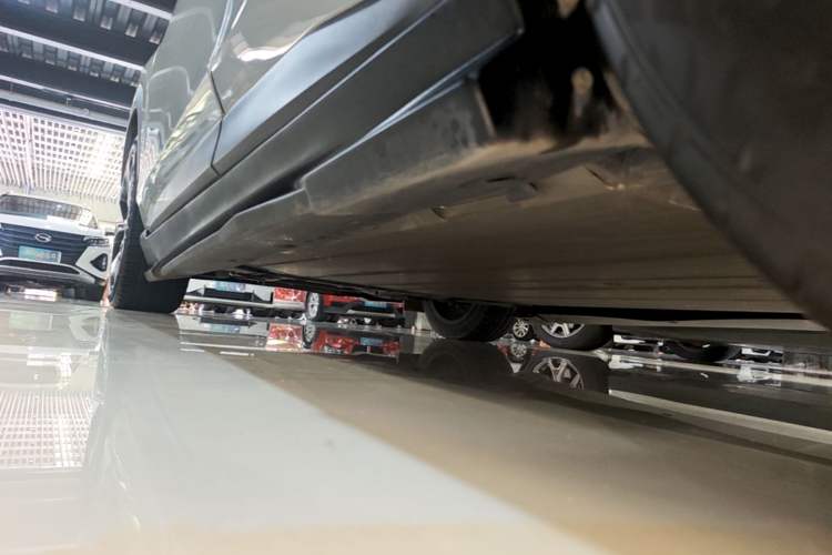 Used AION V 2023 Plus 80 Executive Edition Ternary Lithium Left Side Sill