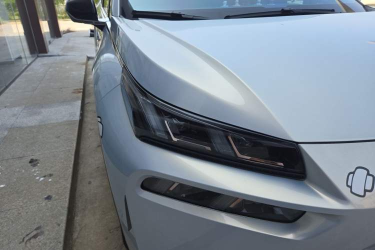 Used AION V 2023 Updated Plus 70 Intelligent Edition Ternary Lithium Right Front Headlight