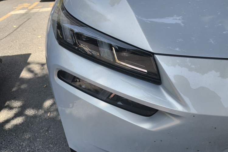 Used AION V 2023 Plus 70 Smart Enjoyment Seven-Seater Edition Ternary Lithium Right Front Headlight