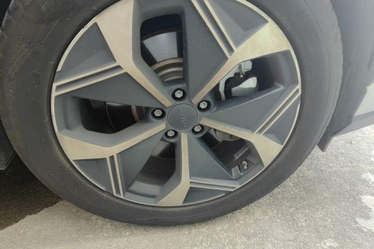 Used AION V 2023 Plus 70 Smart Tech Edition Lithium Iron Phosphate Right Front Wheel Hub