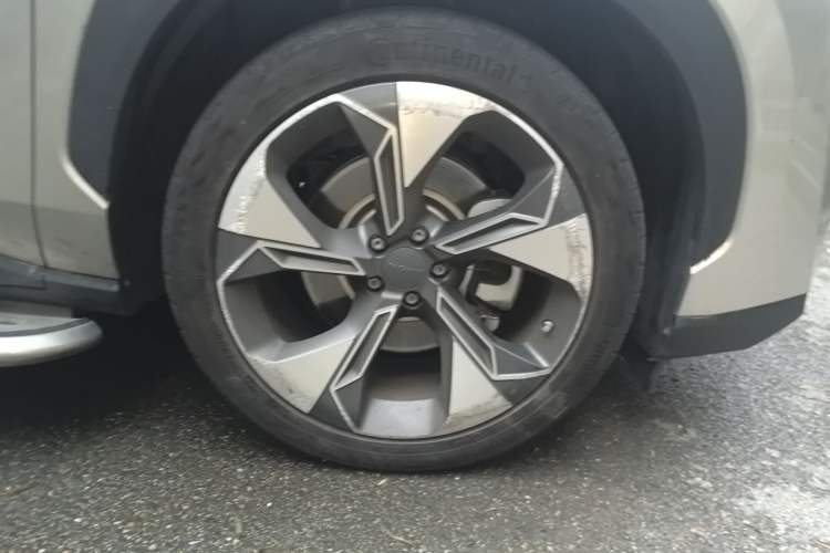 Used AION V 2023 Plus 80 Smart Technology Edition Ternary Lithium Right Front Wheel Hub