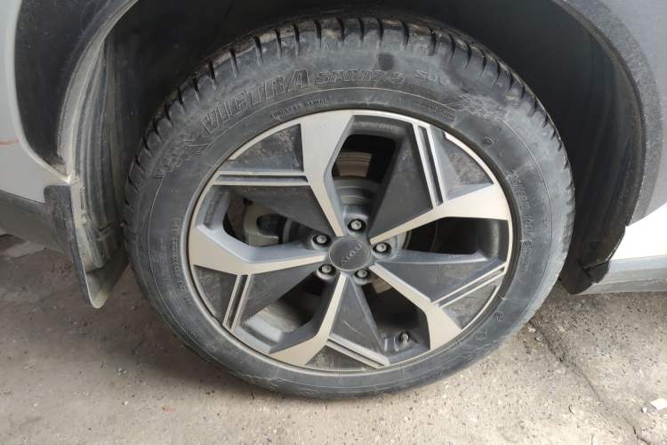 Used AION V 2023 Plus 70 Smart Tech Edition Lithium Iron Phosphate Right Rear Wheel Hub