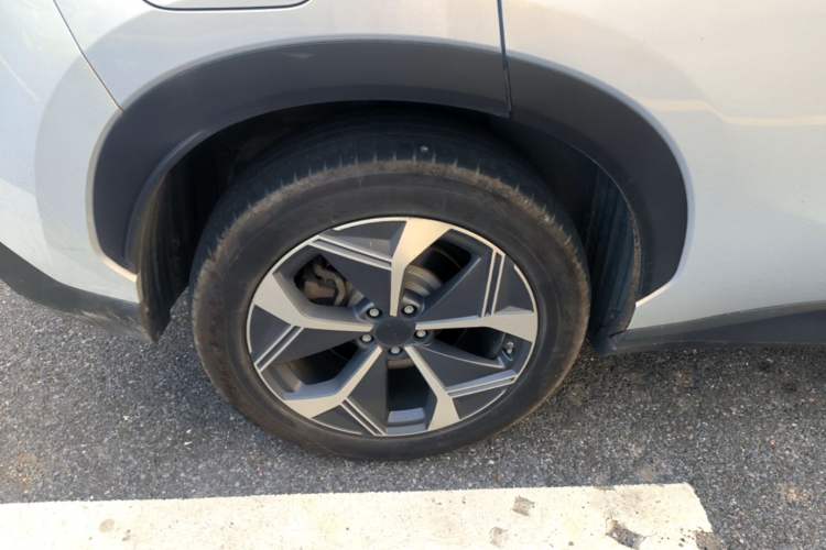 Used AION V 2023 Plus 70 Super Fast Charging Version Ternary Lithium Right Rear Wheel Hub