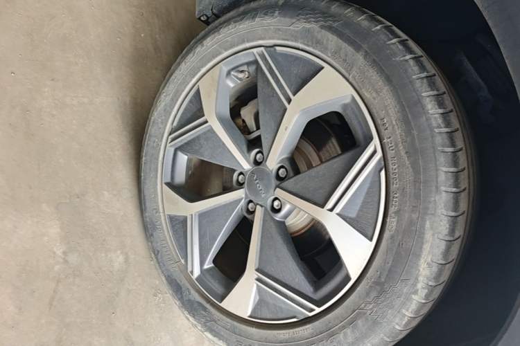 Used AION V 2023 Plus 70 Smart Edition Ternary Lithium Right Rear Wheel Hub