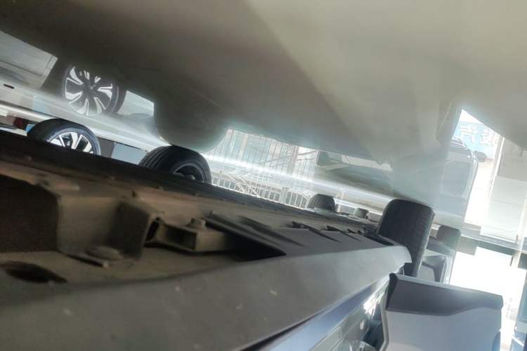 Used AION V 2023 Plus 70 Smart Tech Edition Lithium Iron Phosphate Right Side Sill