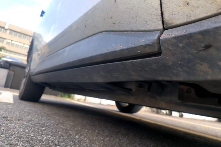 Used AION V 2023 Plus 70 Super Fast Charging Version Ternary Lithium Right Side Sill