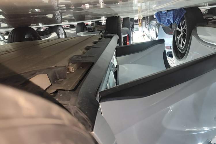 Used AION V 2023 Plus 70 Seven-seater Business Edition Right Side Sill