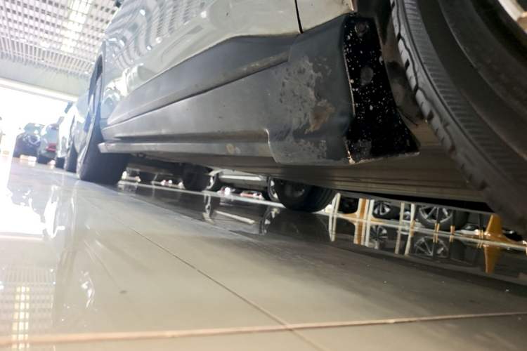 Used AION V 2023 Plus 80 Executive Edition Ternary Lithium Right Side Sill