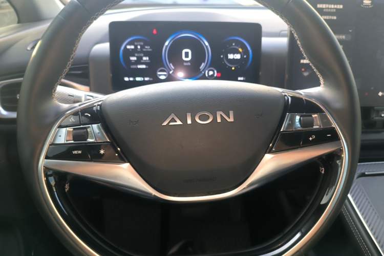 Used AION V 2023 Plus 70 Super Fast Charging Version Ternary Lithium Steering Wheel