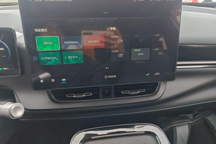 Used AION V 2023 Plus 70 Smart Edition Ternary Lithium Audio And AC Panel