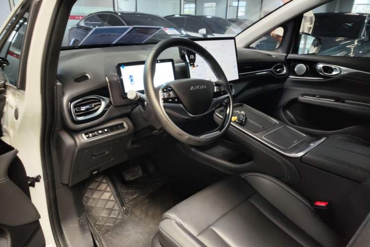 Used AION V 2023 Plus 70 Super Fast Charging Version Ternary Lithium Interior 2