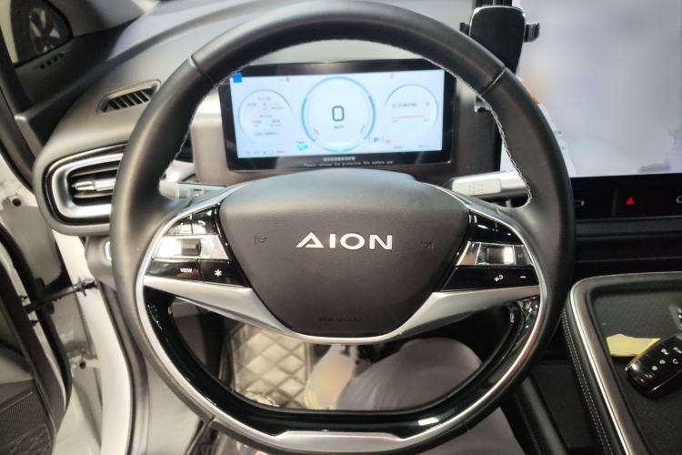 Used AION V 2023 Plus 70 Super Fast Charging Version Ternary Lithium Steering Wheel