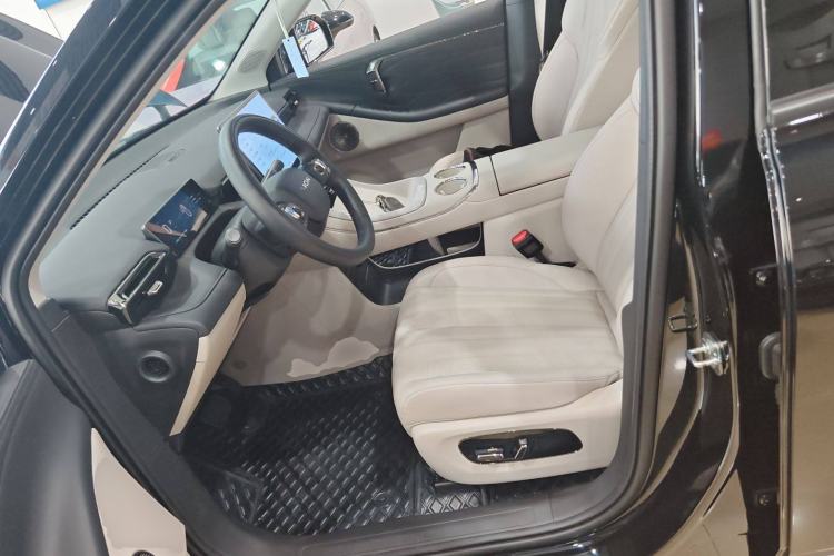 Used AION V 2024 Aion Tyrannosaurus 650 LiDAR Edition Left Front Seat