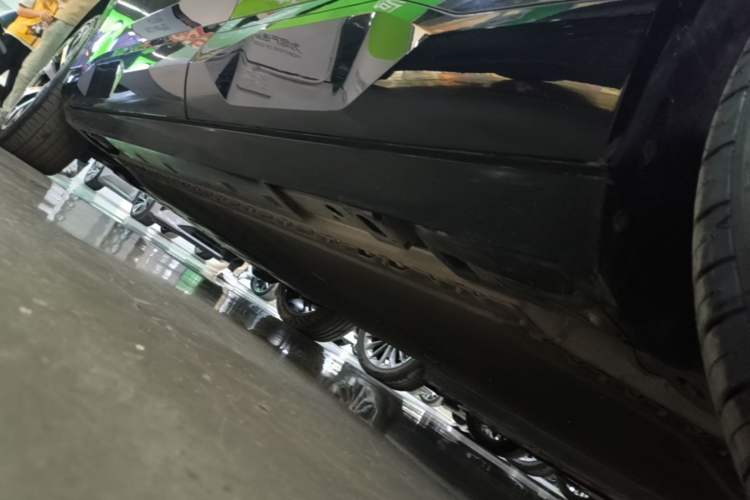 Used AION V 2024 Aion Tyrannosaurus 650 Smart Premium Edition Left Side Sill