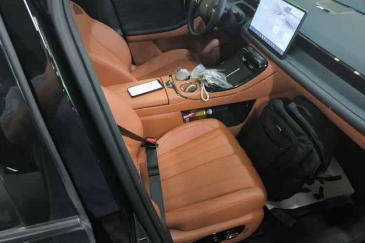 Used AION V 2024 Aion Tyrannosaurus 650 Smart Premium Edition Right Front Seat