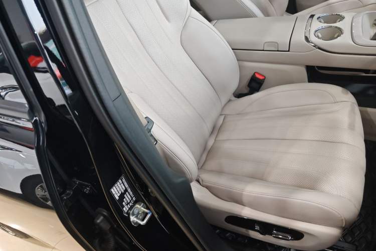 Used AION V 2024 Aion Tyrannosaurus 650 LiDAR Edition Right Front Seat