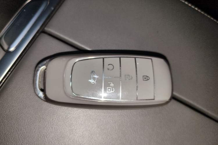 Used AION V 2024 Plus 70 Star Edition Lithium Iron Phosphate Vehicle Key