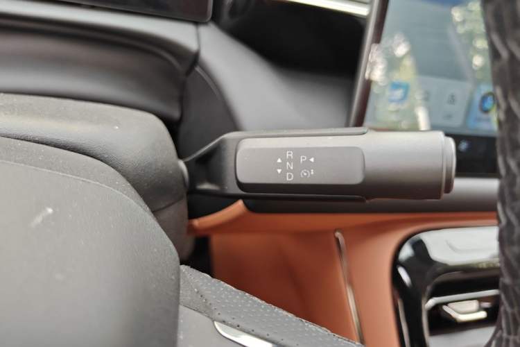 Used AION V 2024 Aion Tyrannosaurus 520 Smart Luxury Edition Gear Lever
