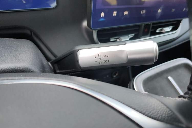 Used AION V 2024 Plus 70 Tech Edition Lithium Iron Phosphate Gear Lever