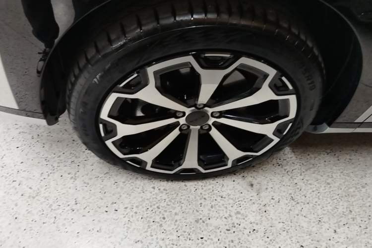 Used AION V 2024 Aion Tyrannosaurus 520 Smart Luxury Edition Left Front Wheel Hub