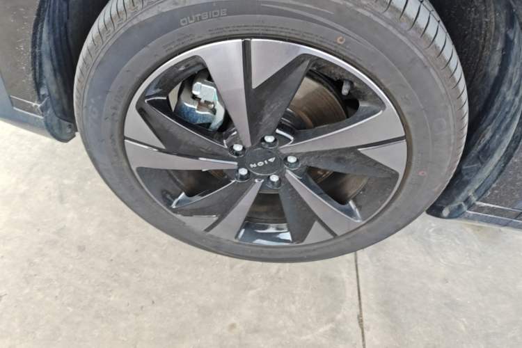 Used AION V 2024 Aion Tyrannosaurus 520 Intelligent Premium Edition Left Front Wheel Hub