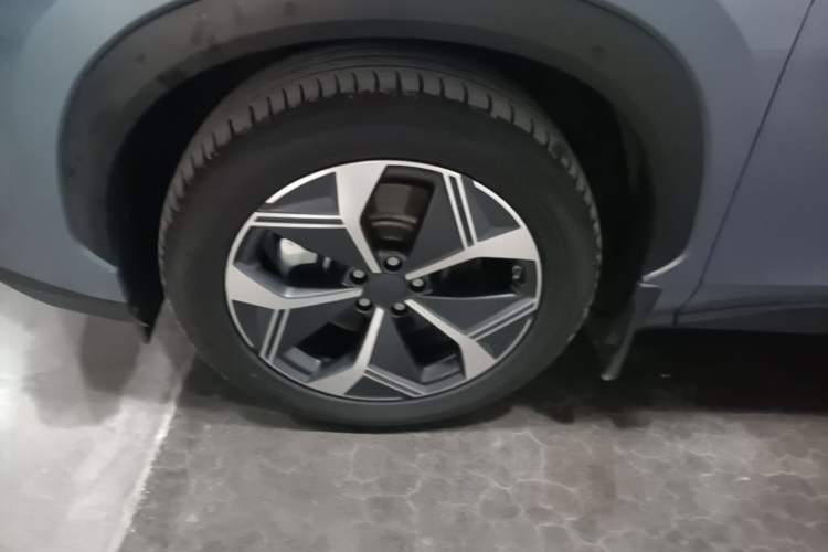 Used AION V 2024 Plus 70 Star Edition Ternary Lithium Left Front Wheel Hub