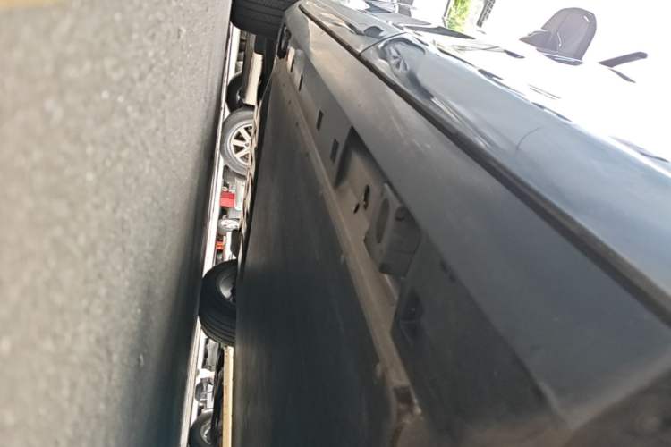 Used AION V 2024 Aion Tyrannosaurus 650 Smart Premium Edition Left Side Sill